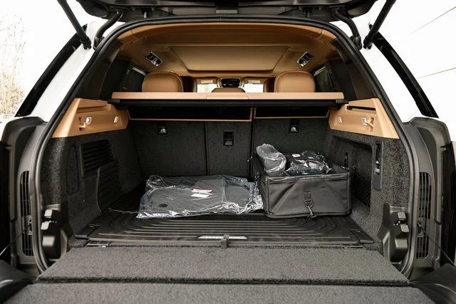 New 2026 Fuji White Land Rover SE image 38