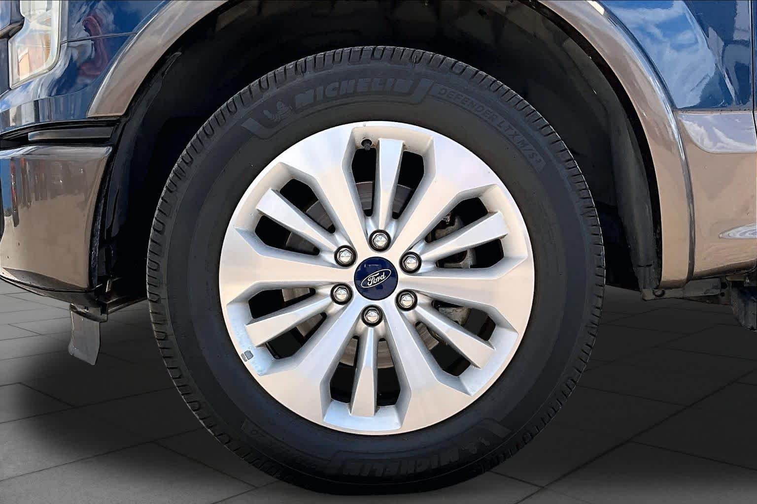 Used 2015 Blue Jeans Metallic/Caribou Metallic Ford Lariat image 11