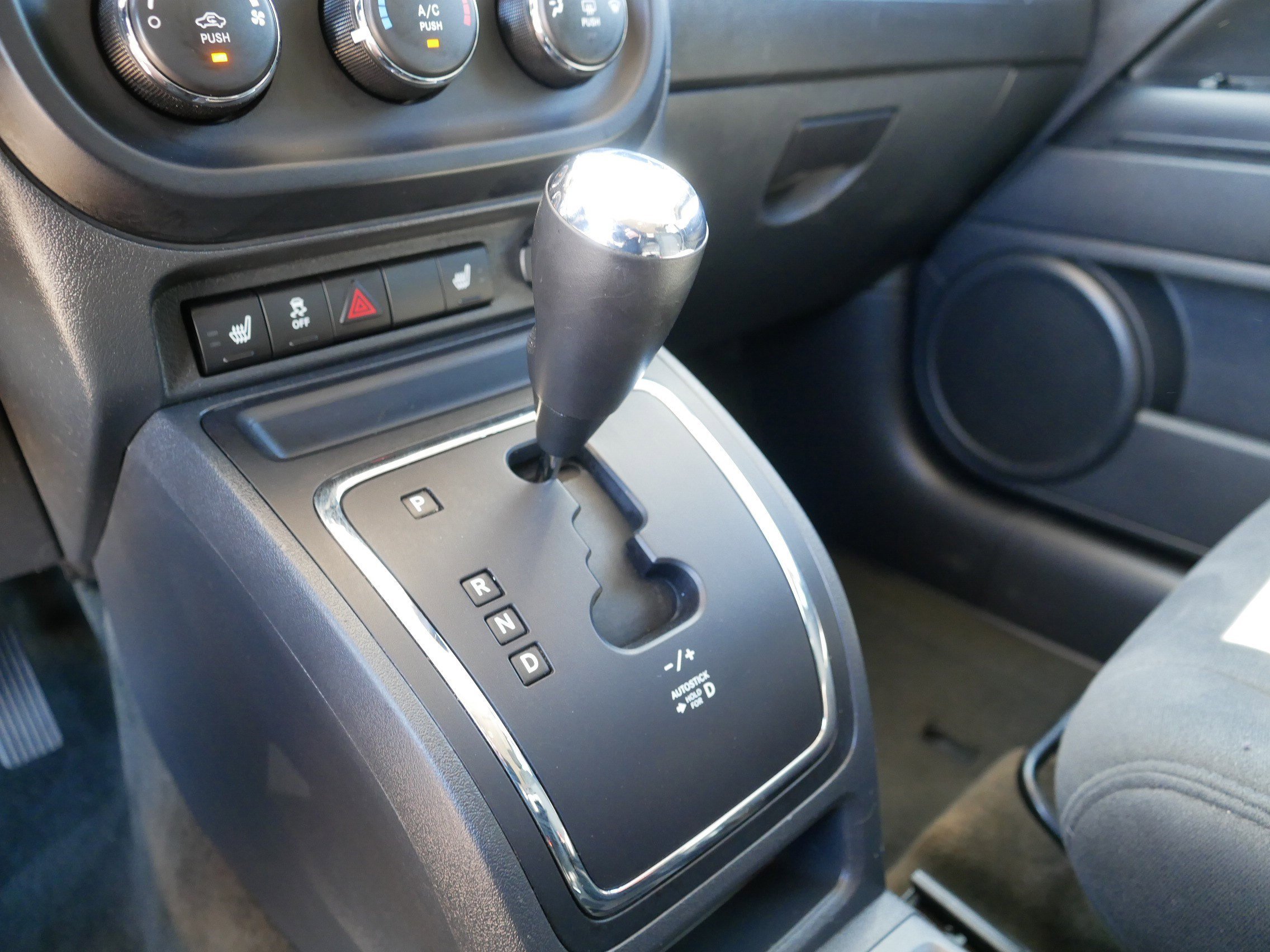 Used 2017 Mojave Sand Clearcoat Jeep Latitude image 24