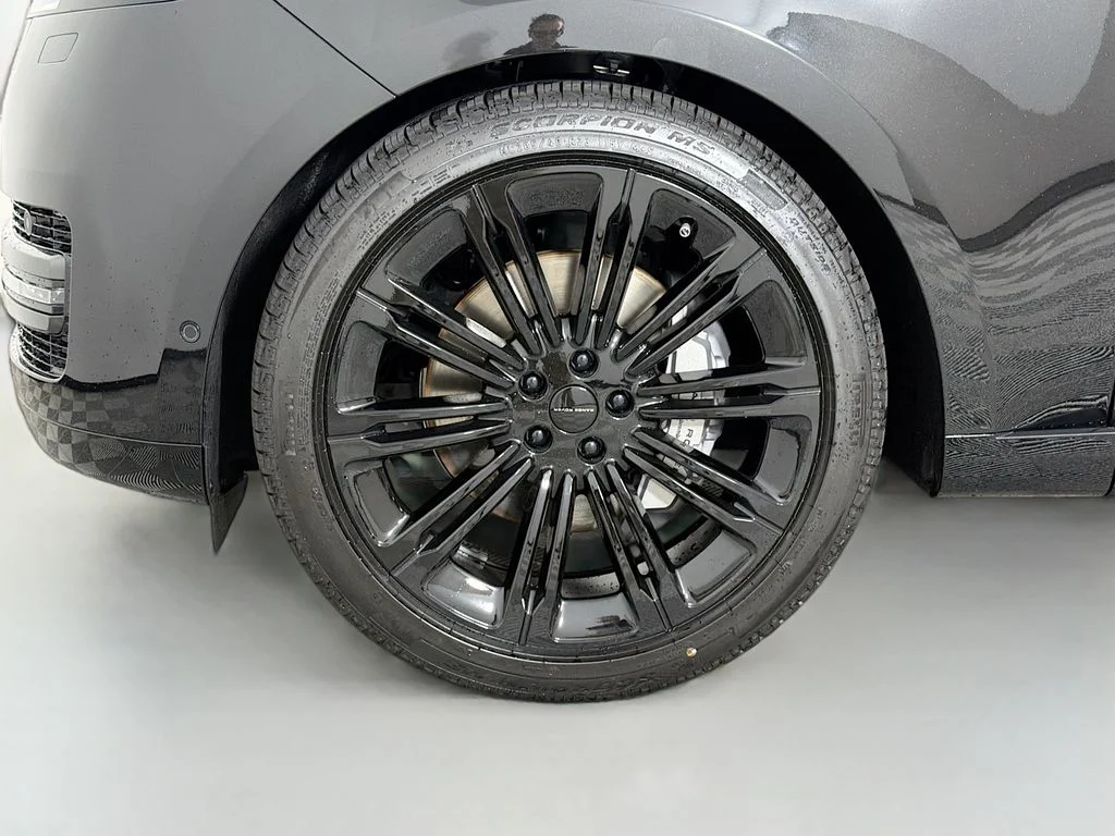 New 2026 Santorini Black Land Rover SE 7 Seats image 33