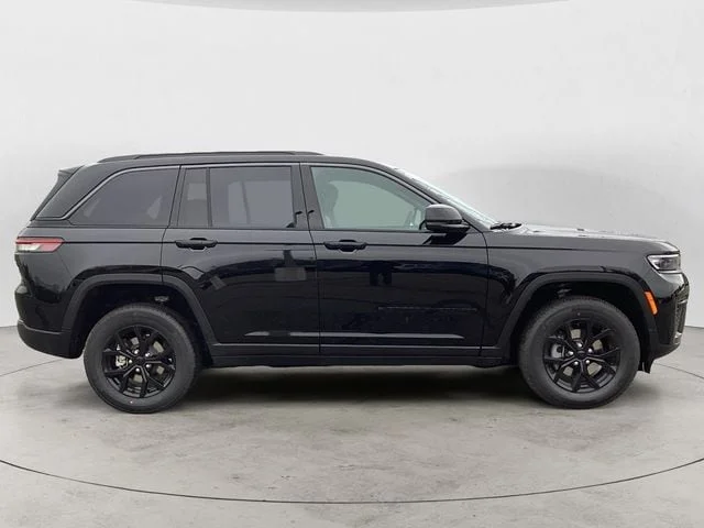 New 2026 Diamond Black Jeep LAREDO ALTITUDE 4X4 image 7