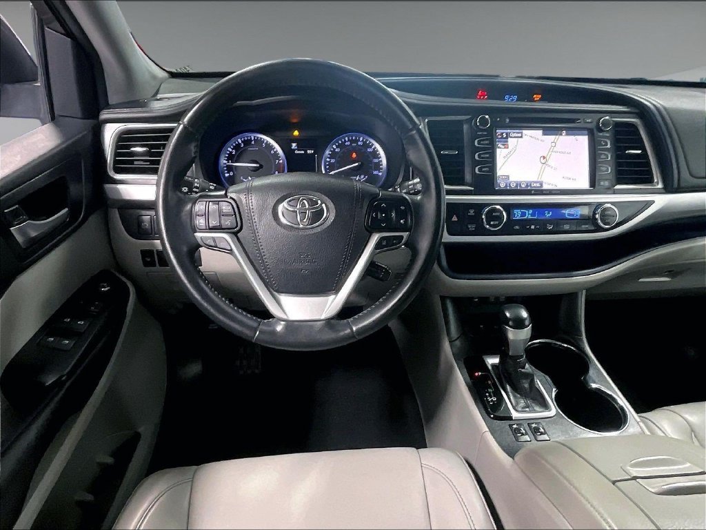 Used 2019 Gray Toyota XLE image 18