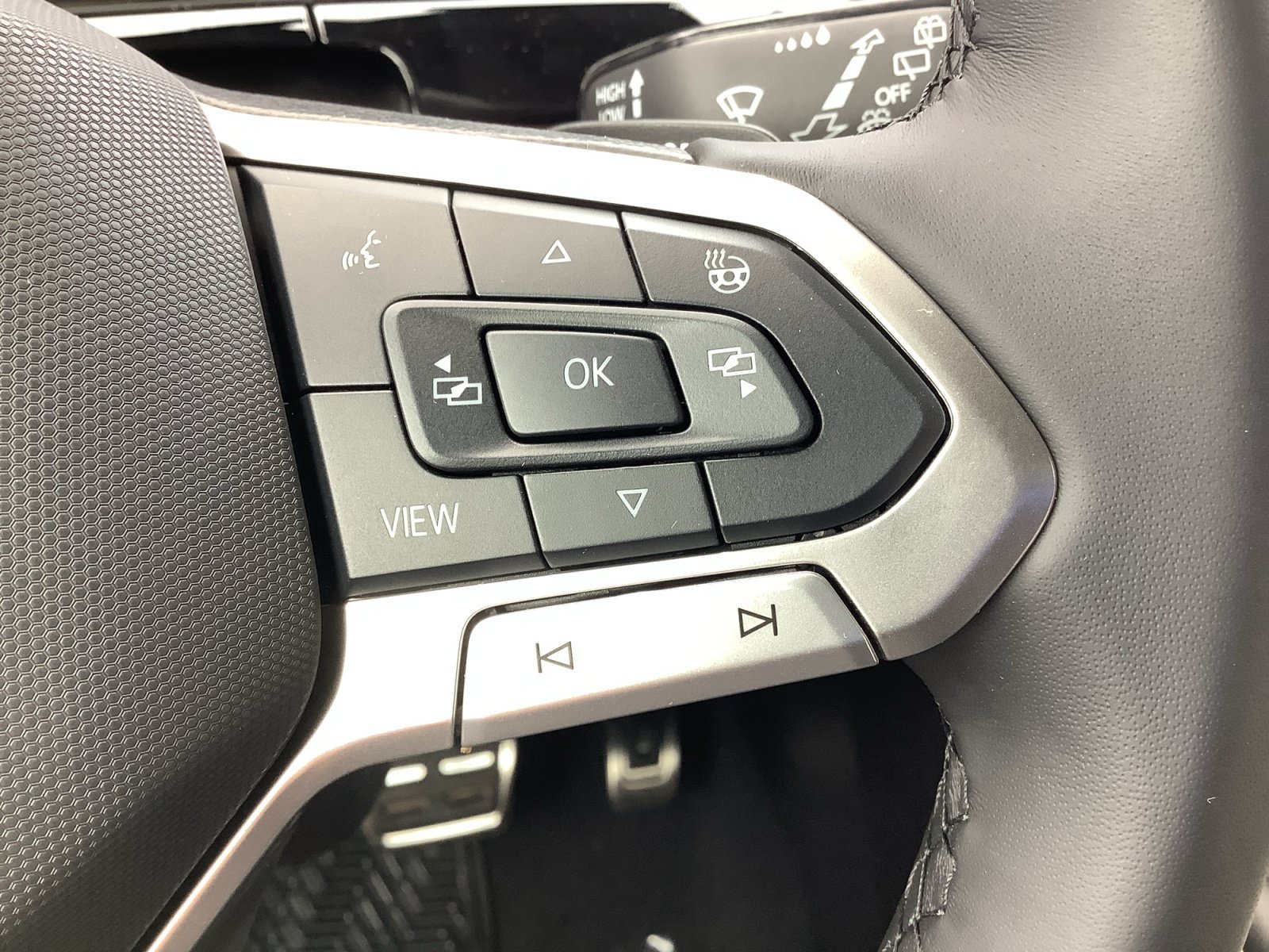 New 2026 PURE_GRAY Volkswagen 2.0T SEL R-Line Black image 24