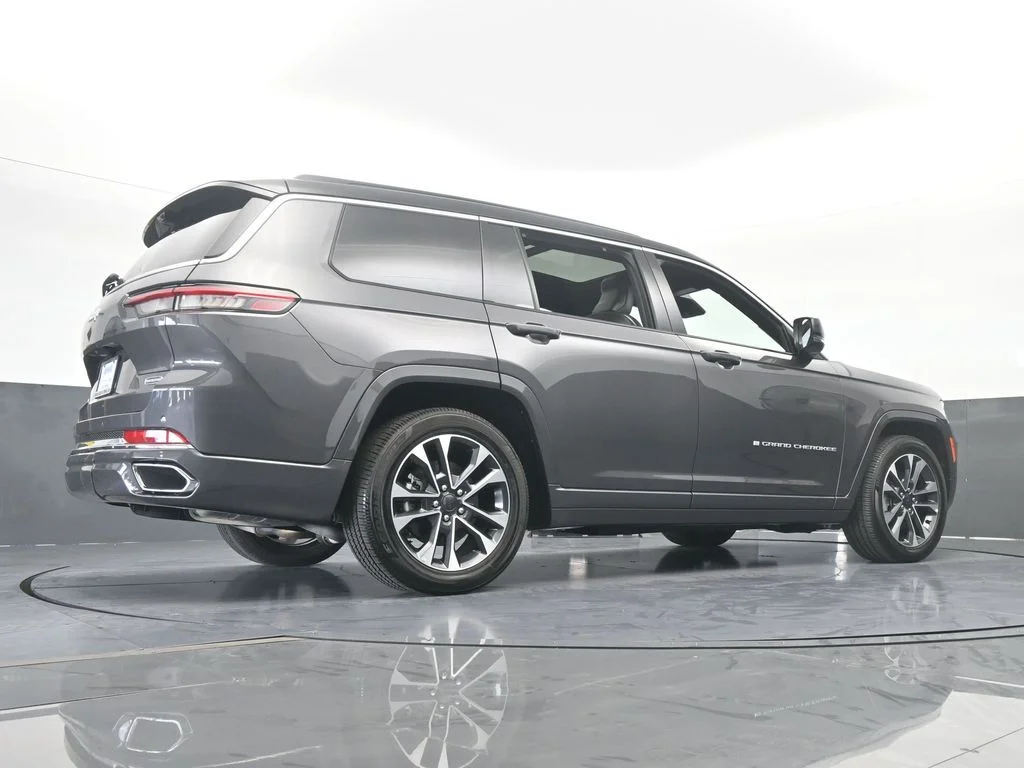 Used 2024 Baltic Gray Metallic Clearcoat Jeep Overland image 65