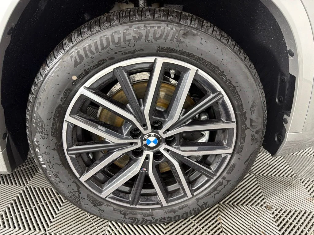 New 2026 Space Silver Metallic BMW xDrive28i image 11