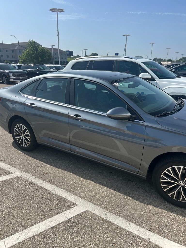 Used 2019 Gray Volkswagen 1.4T S image 4