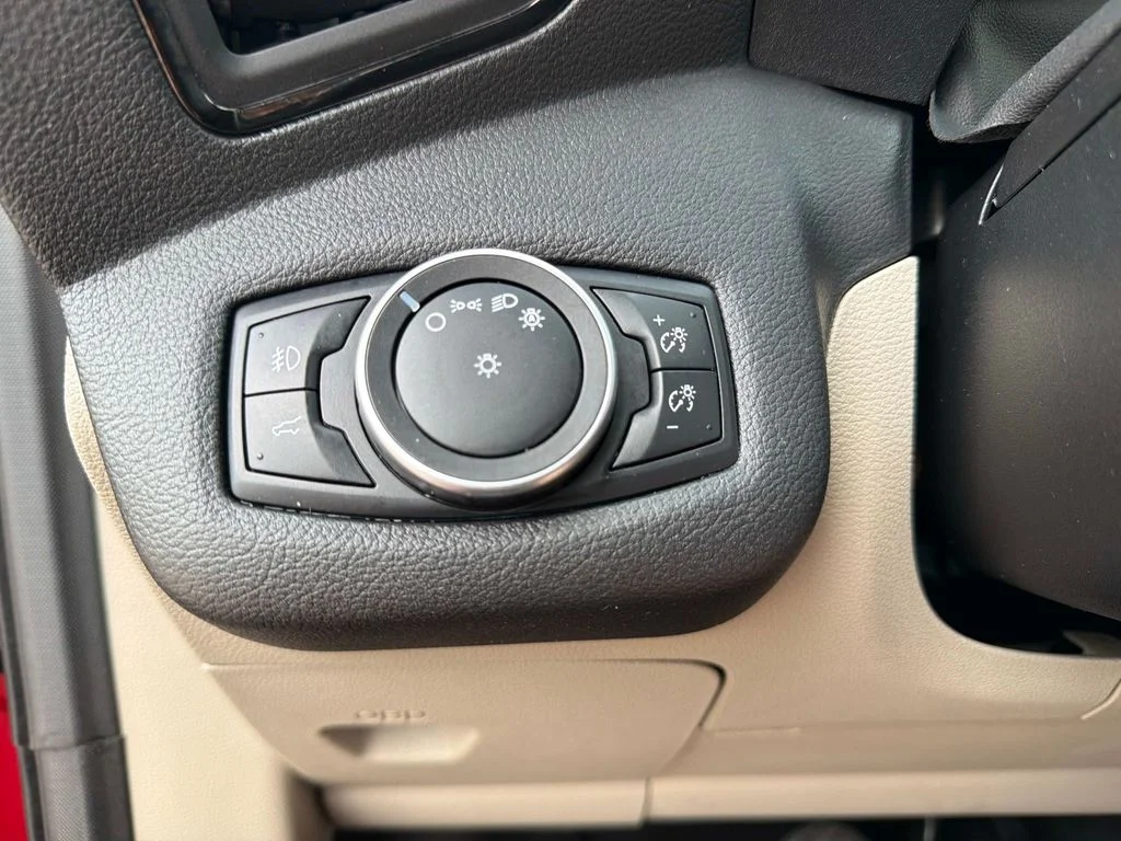 Used 2018 Red Ford SEL image 31