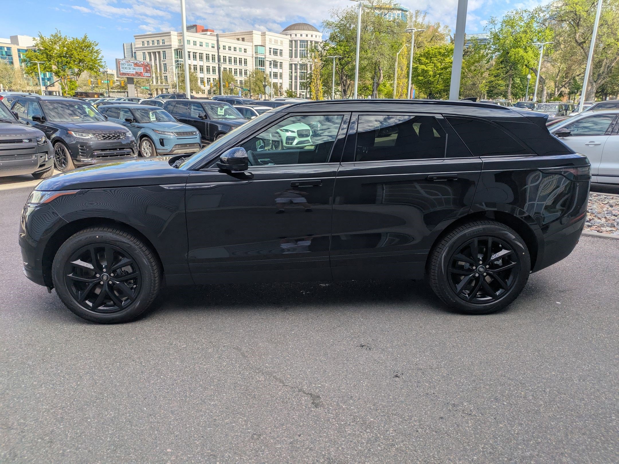 New 2026 Santorini Black Land Rover S image 9