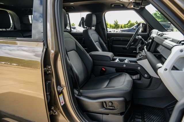 2025 Land Rover Defender X-Dynamic SE - Photo 46