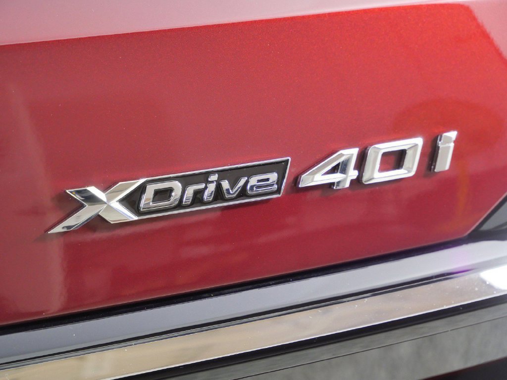 Used 2027 Red BMW xDrive40i image 13
