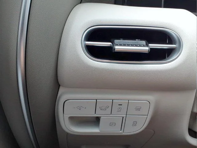 New 2026 White Hyundai SEL Premium image 28