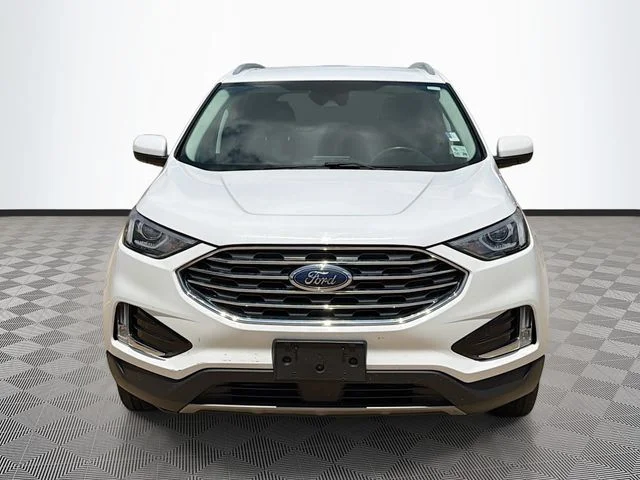 Used 2022 Oxford White Ford SEL image 2