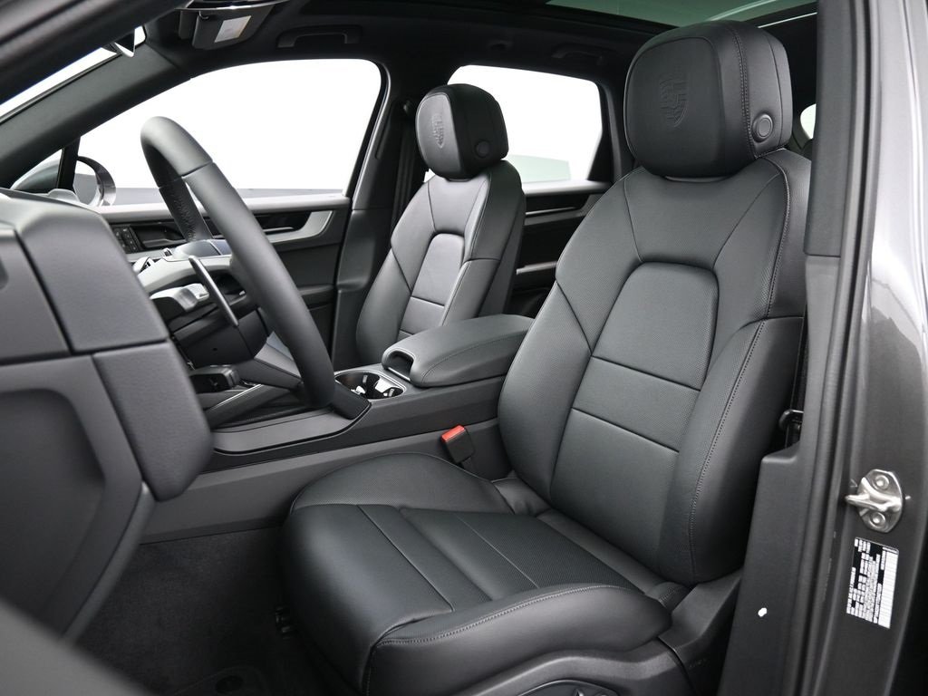 2026 Porsche Cayenne photo 4