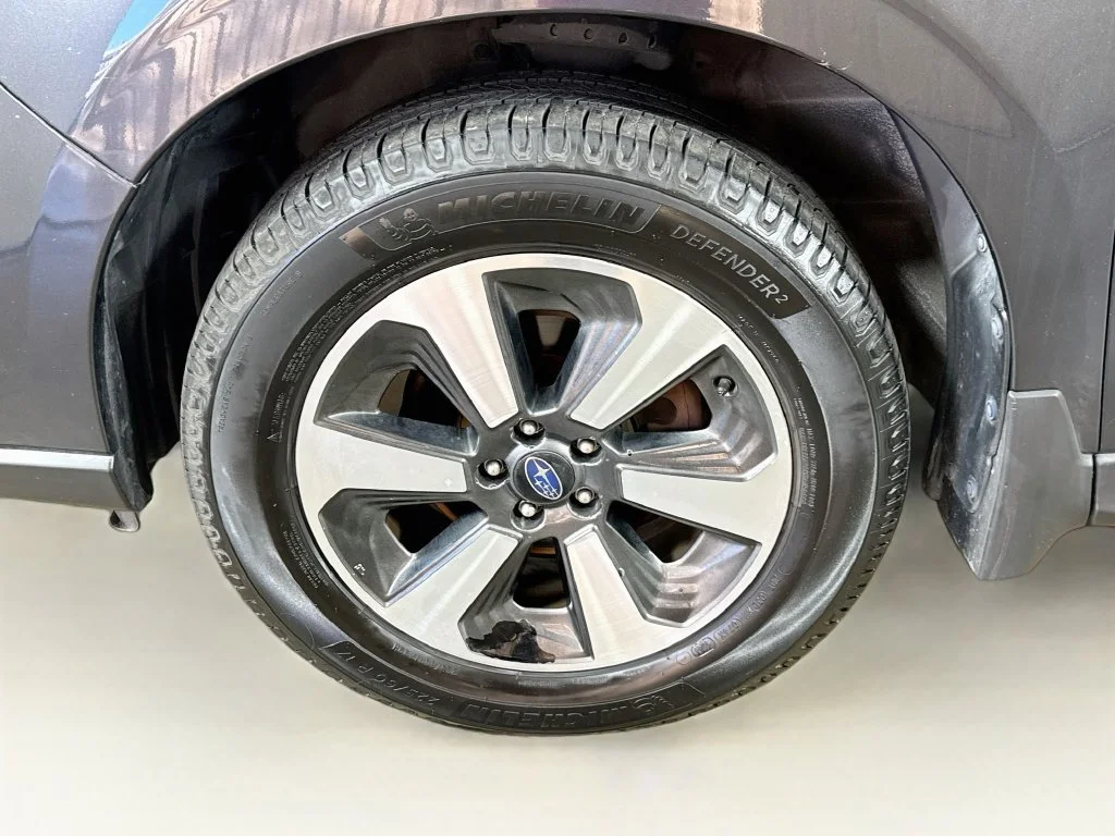 Used 2018 Gray Subaru 2.5i Premium image 39