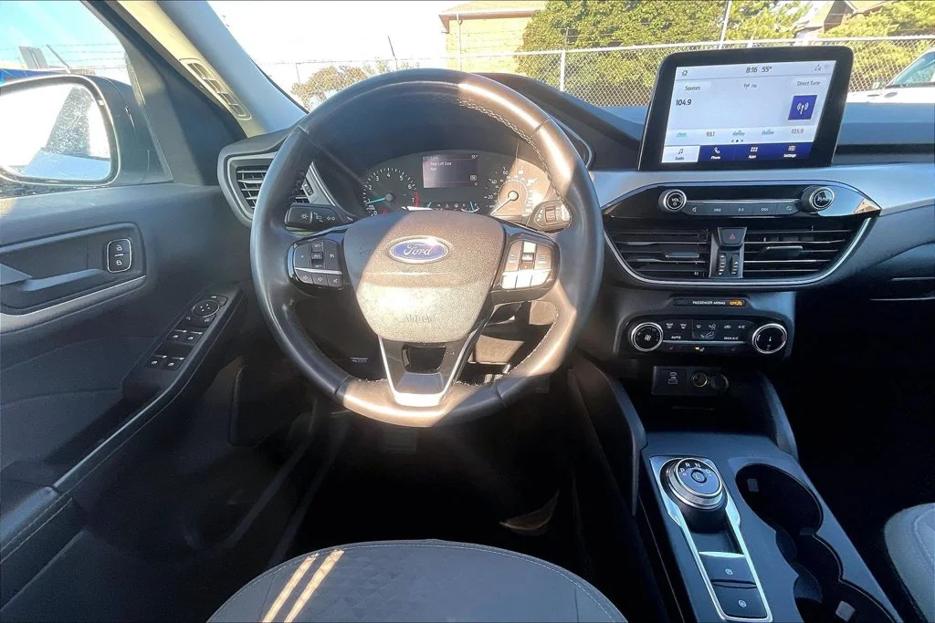 Certified Used 2022 Oxford White Ford SE image 4