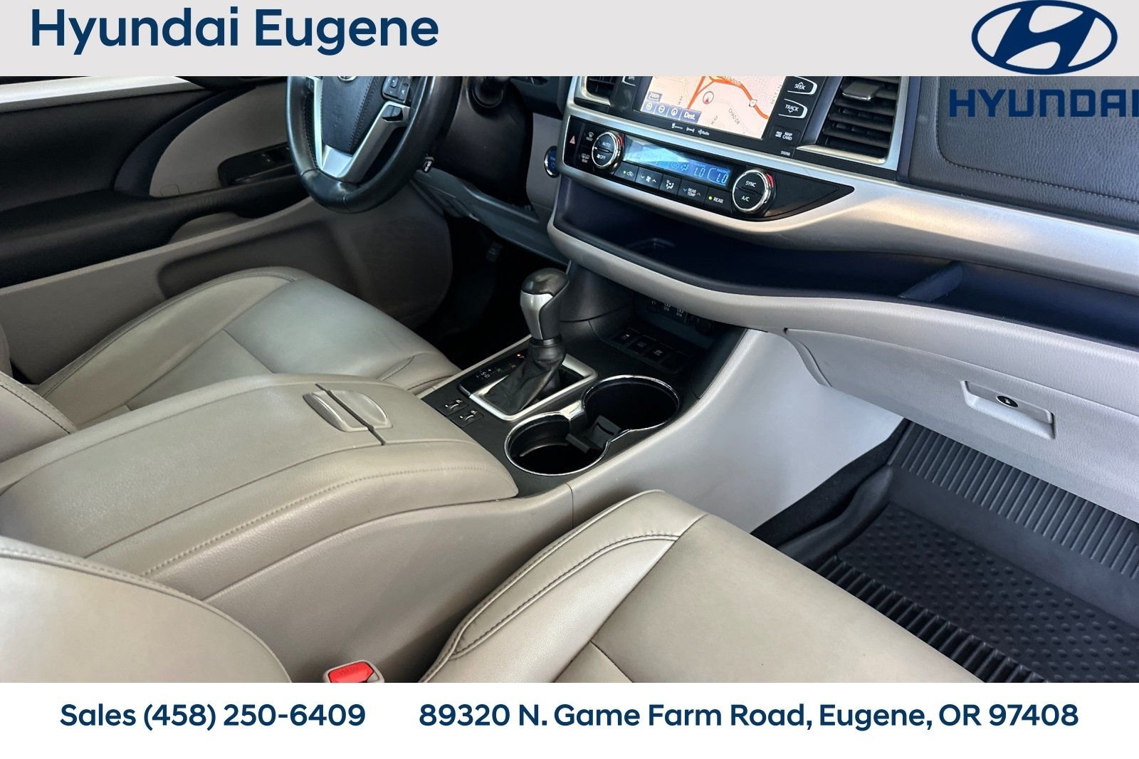 Used 2019 White Toyota XLE image 22