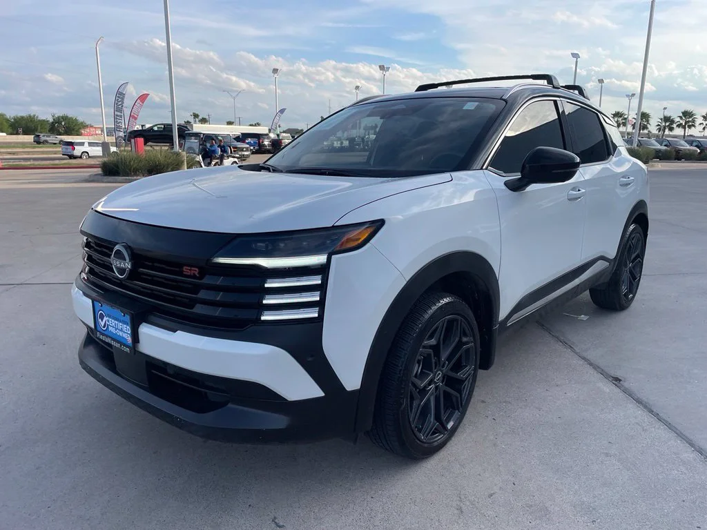 Used 2025 White Nissan SR image 3