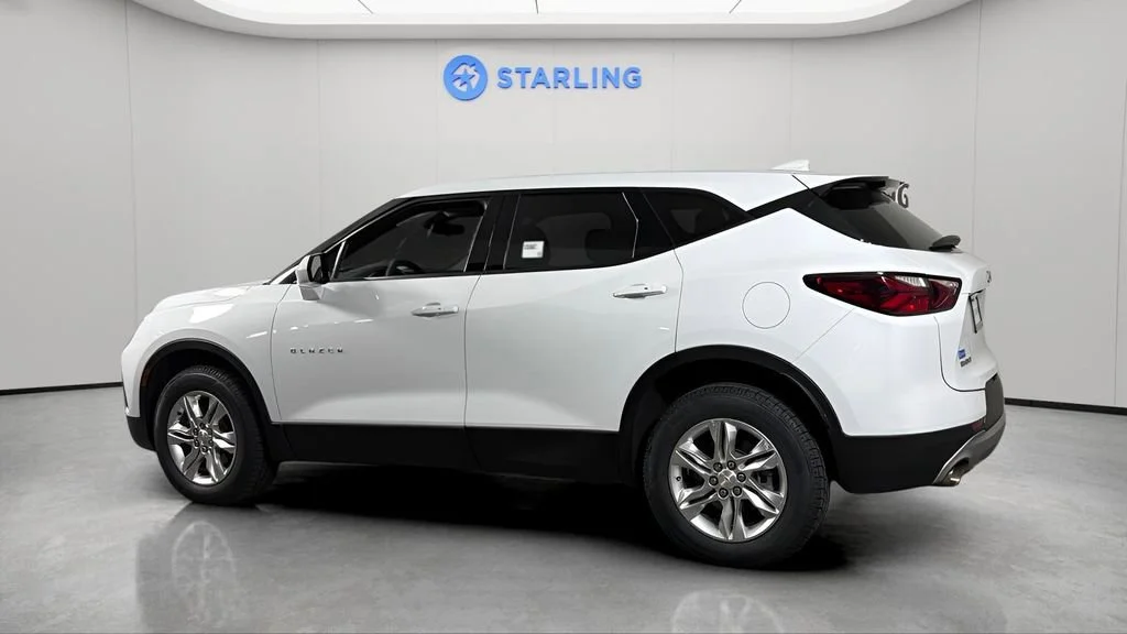 Used 2022 Summit White Chevrolet 2LT image 4