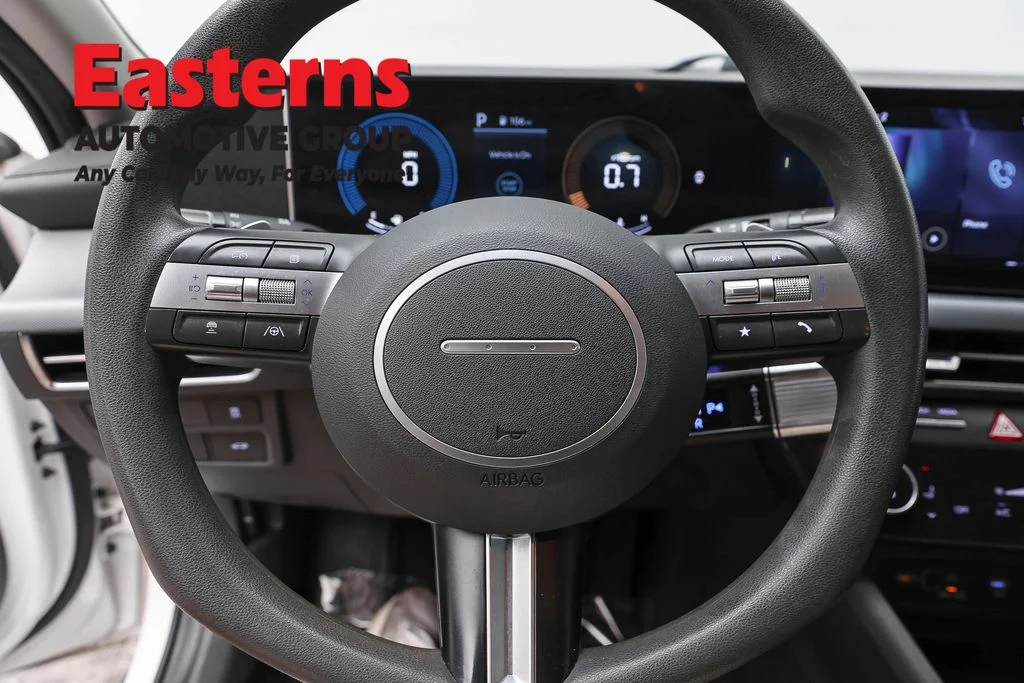Used 2024 White Hyundai SEL image 10
