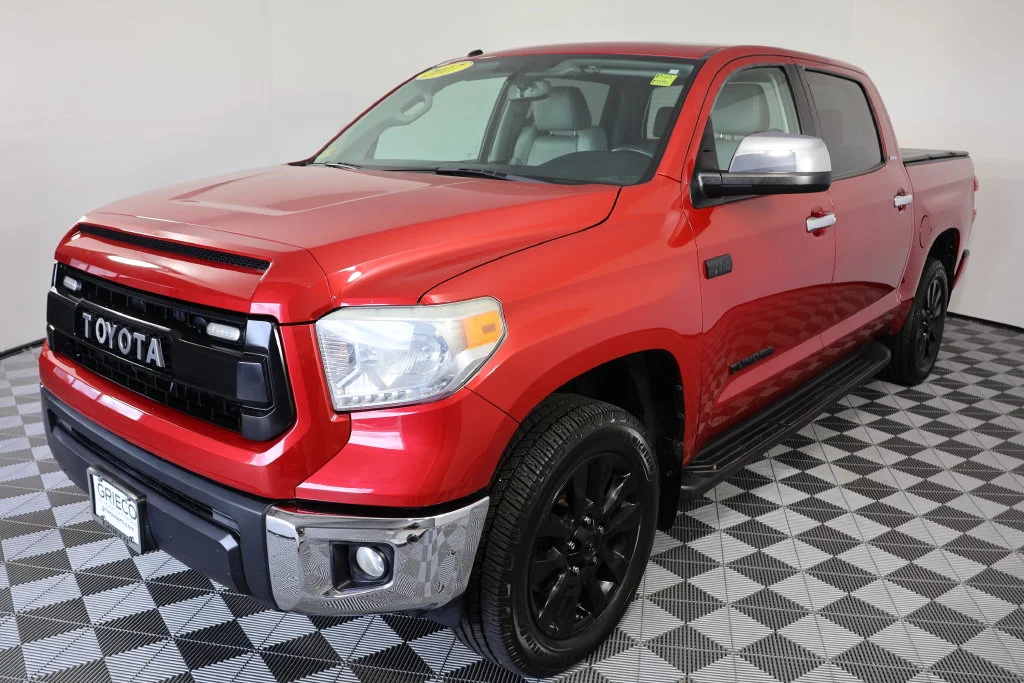 Used 2017 Barcelona Red Metallic Toyota Limited image 4
