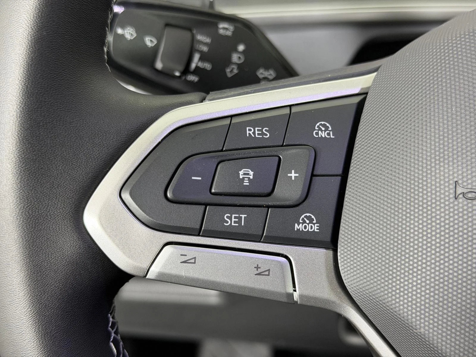 New 2026 Platinum Gray Metallic Volkswagen SE image 26