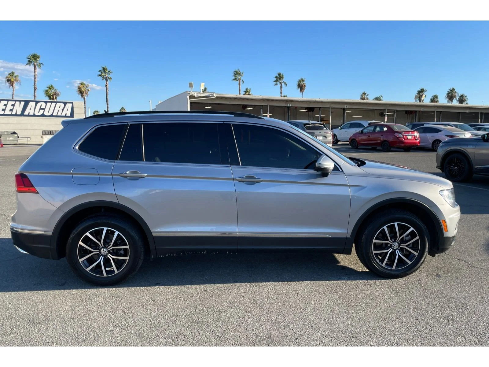 Used 2021 Pyrite Silver Metallic Volkswagen SE image 6