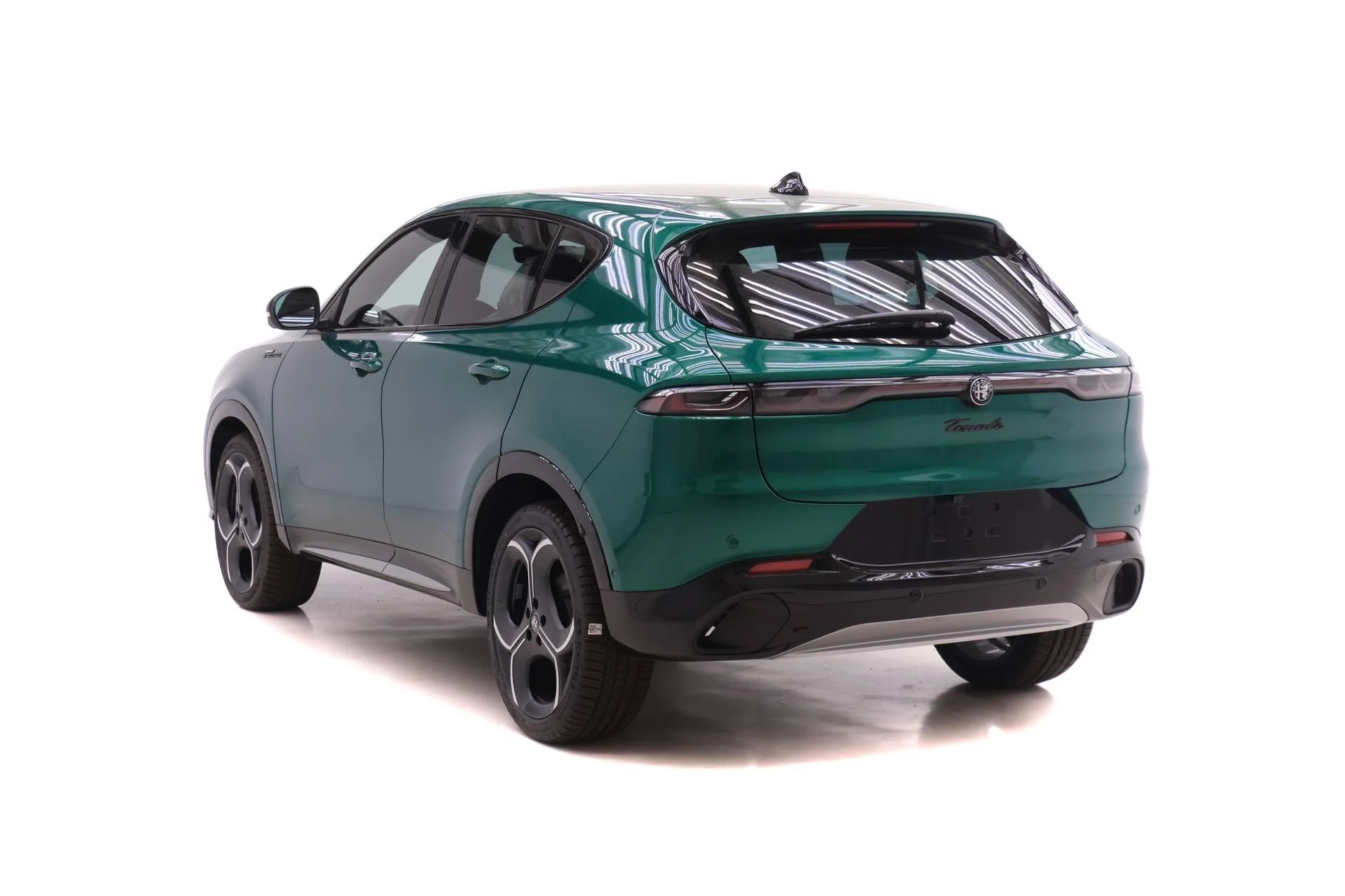 New 2026 Verde (Green) Fangio Metallic Exterior Paint Alfa Romeo Sport Speciale image 5