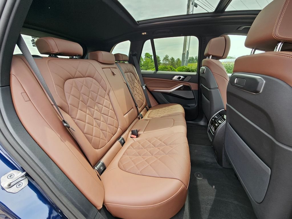 Used 2026 Tanzanite Blue II Metallic BMW xDrive40i image 21