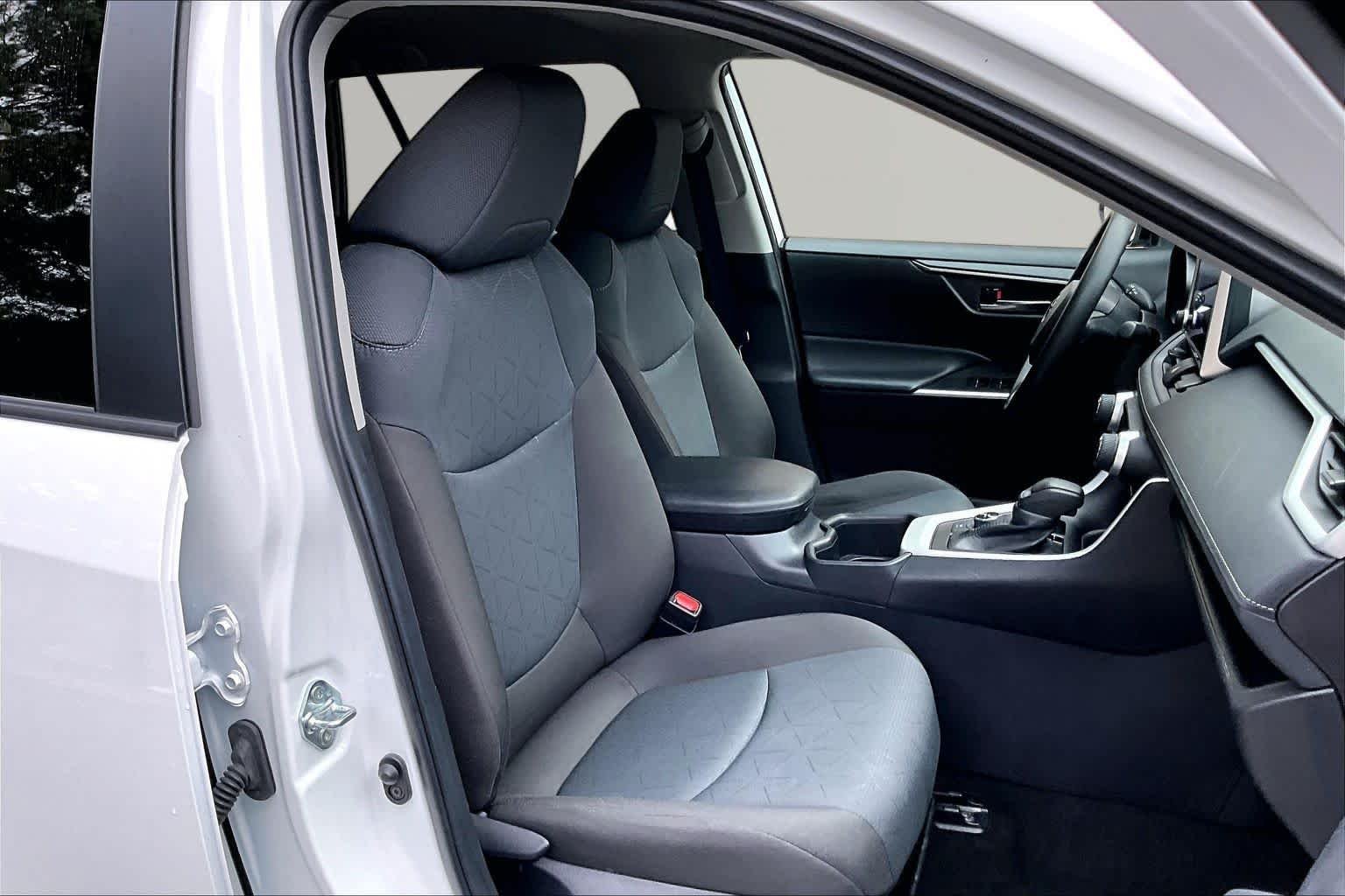Certified Used 2025 Ice Cap Toyota Hybrid XLE image 9