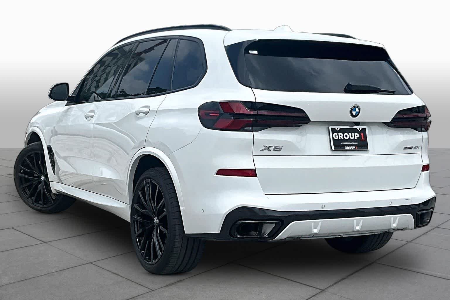 Used 2026 Alpine White BMW sDrive40i image 11