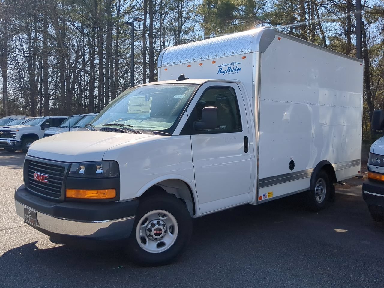 New 2025 Summit White GMC 1WT image 1