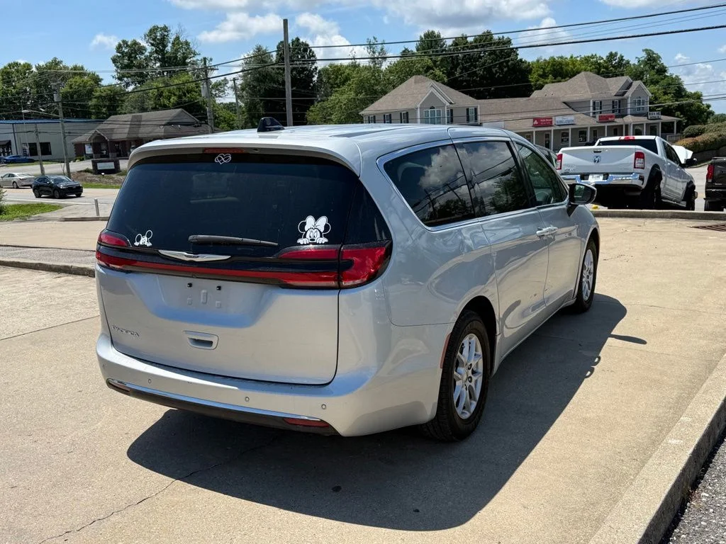 Used 2023 Silver Chrysler Touring L image 6