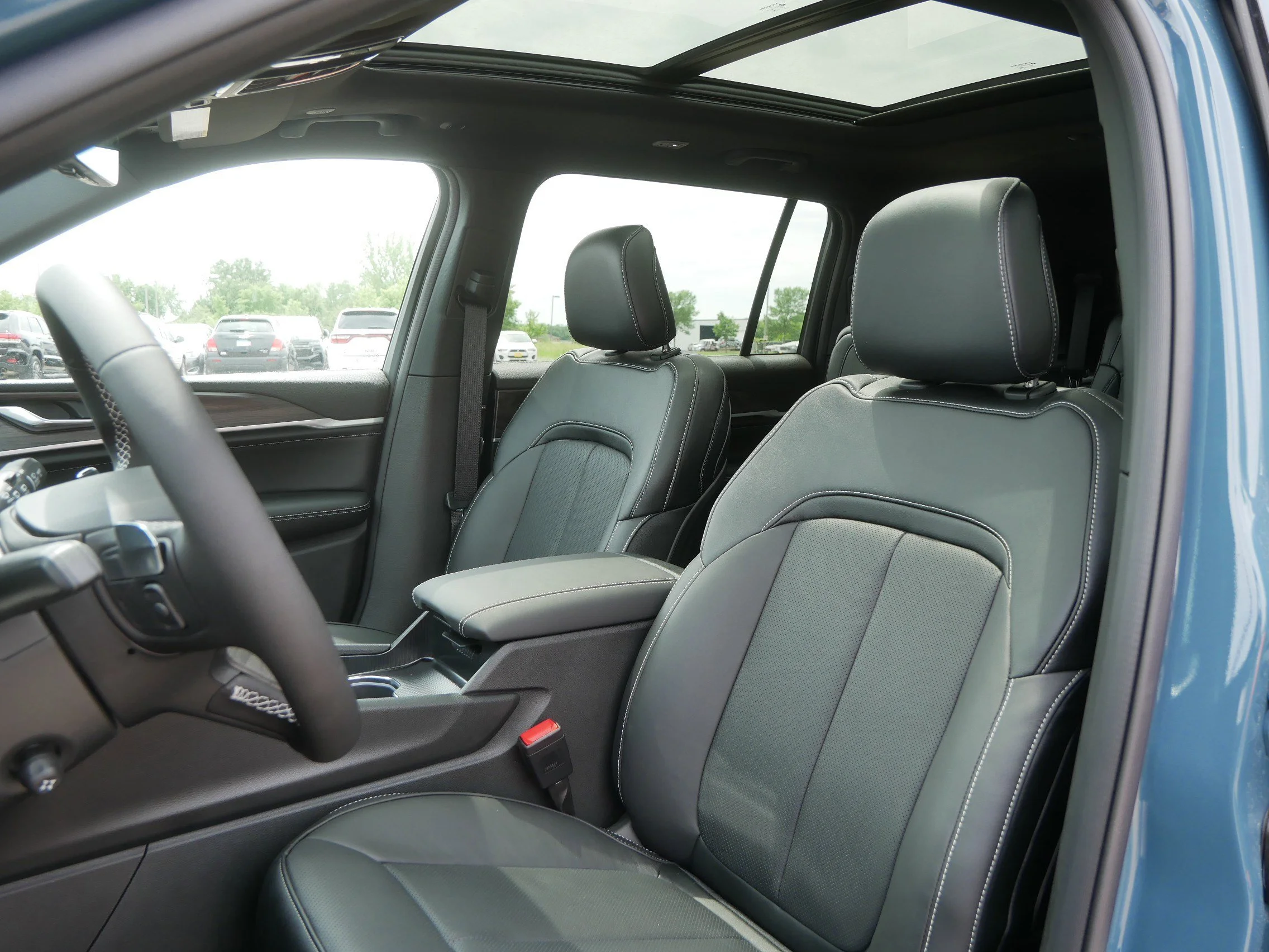 New 2026 Steel Blue Exterior Paint Jeep Limited Reserve image 5