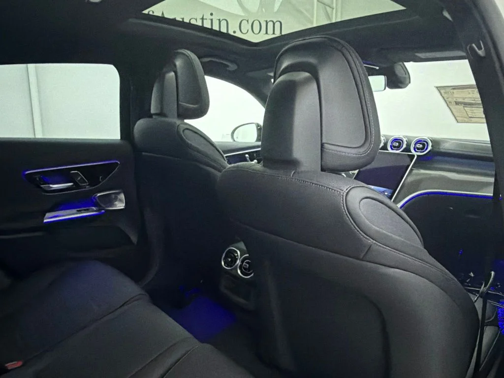 New 2027 White Mercedes-Benz GLC 300 image 23