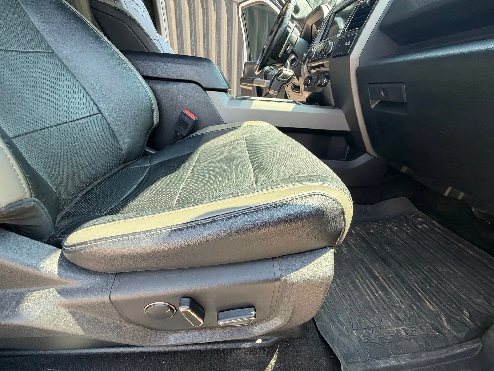 Used 2018 White Ford Raptor image 18