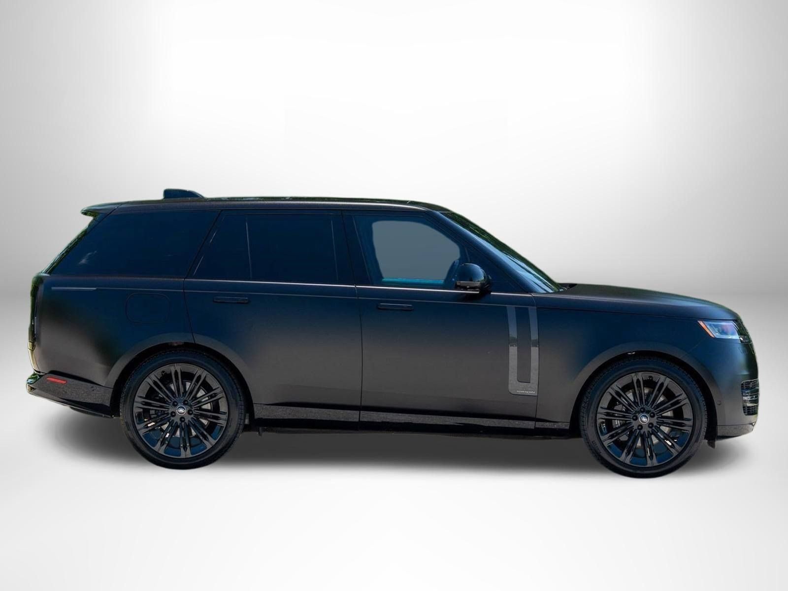 Used 2025 Obsidian Black SV Bespoke Ultra Metallic Satin Land Rover Autobiography image 9