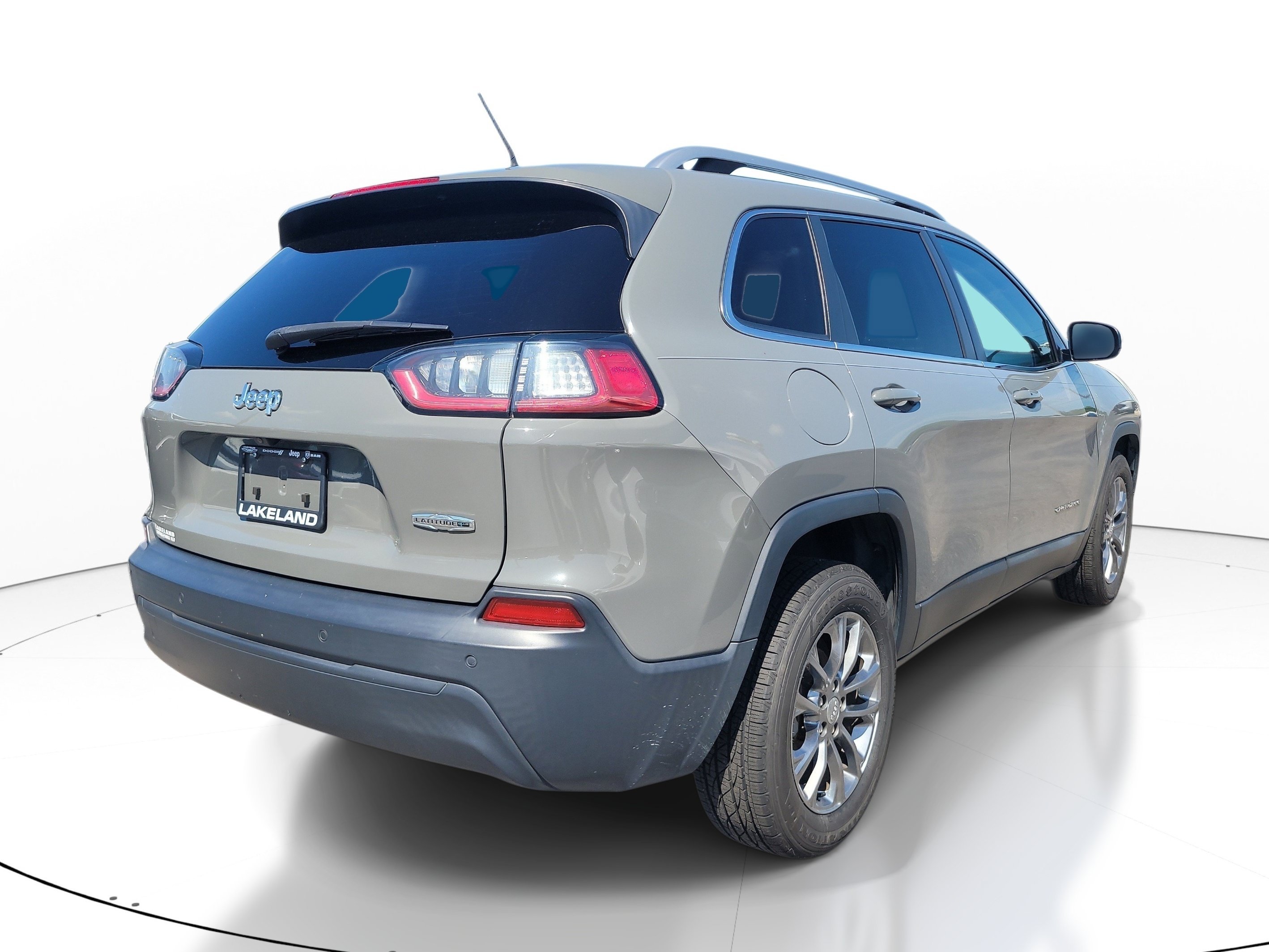 Used 2021 Sting-Gray Clearcoat Jeep Latitude Plus image 4