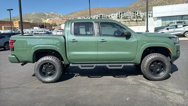 Used 2022 Green Nissan Crew Cab SV 4x4 image 2