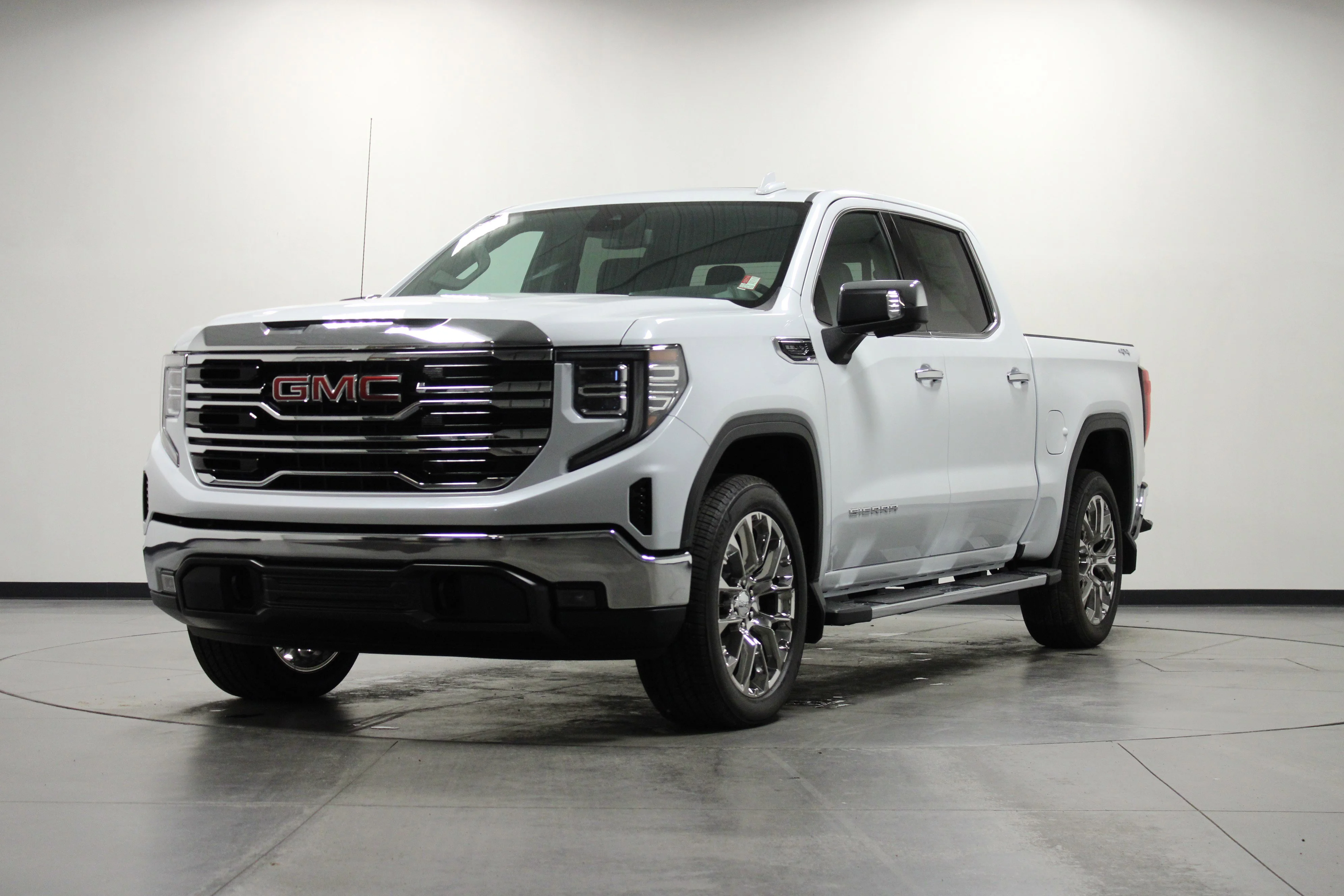 New 2026 Glacier White Tricoat GMC SLT image 8