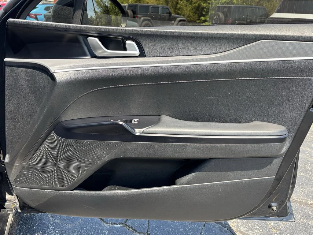 Used 2022 Black Kia GT-Line image 22