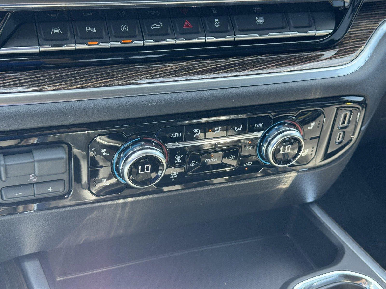New 2026 Summit White GMC Elevation image 18