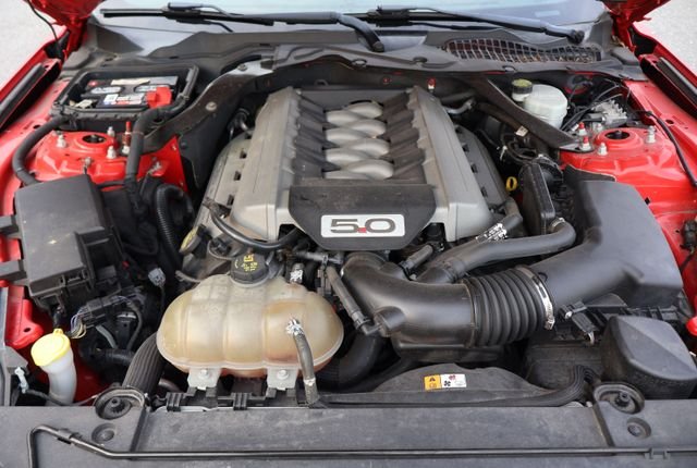 Used 2015  Ford GT Premium image 10