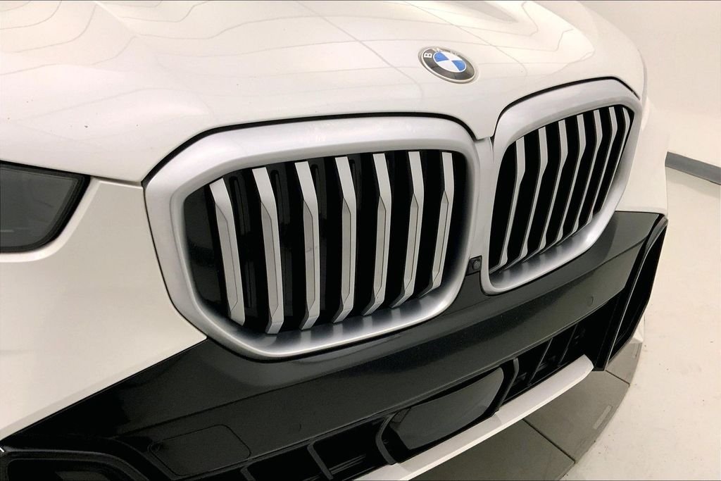 Used 2024 Mineral White Metallic BMW  image 29