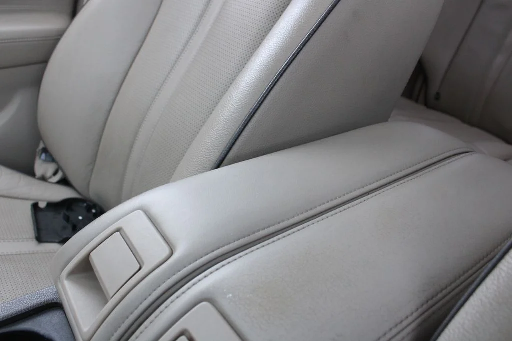 Used 2012 Beige Lincoln Base image 20