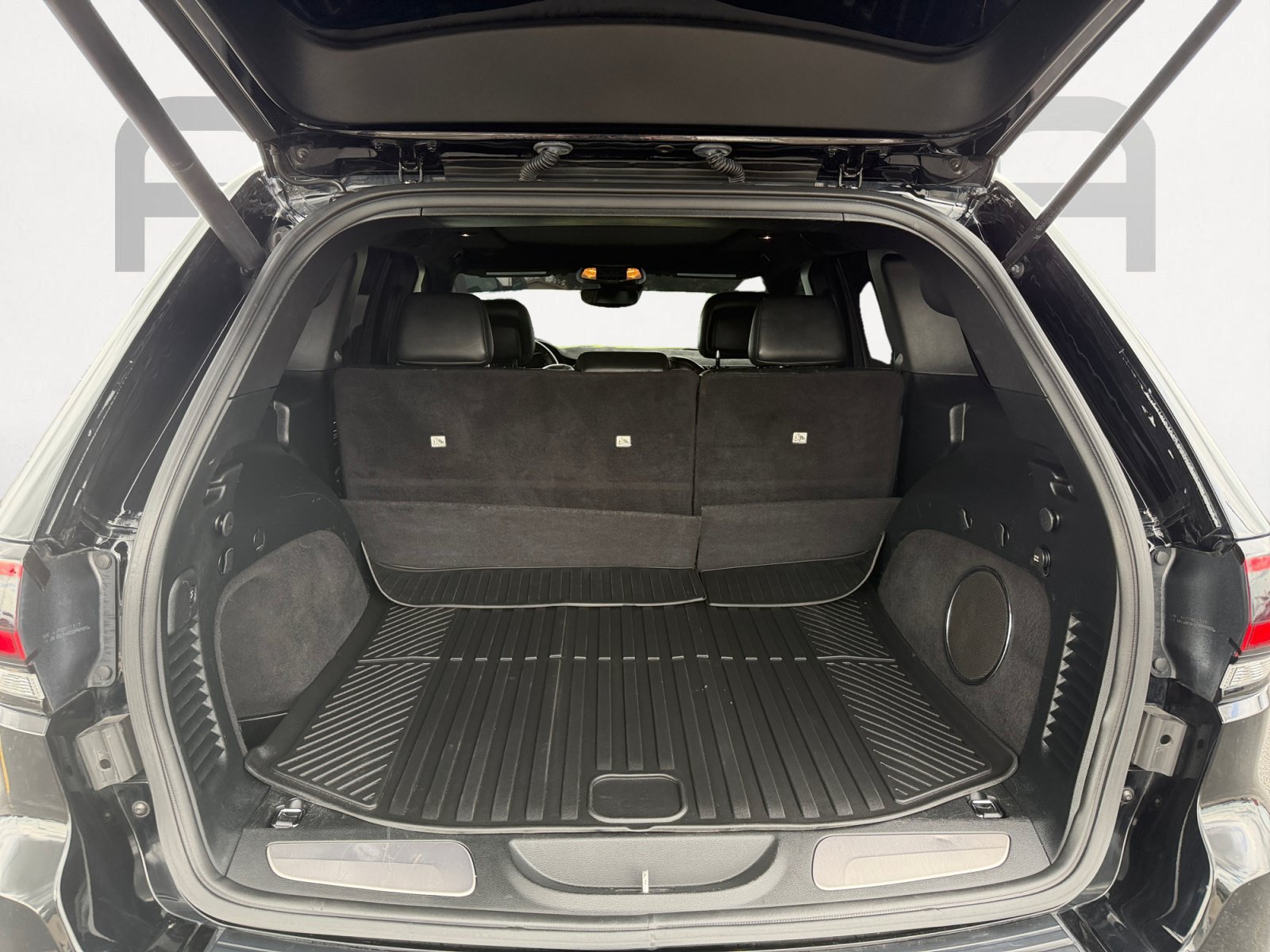 Used 2017 Diamond Black Jeep SRT image 9