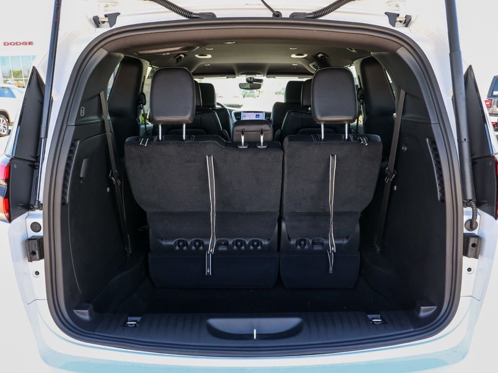 New 2026 Bright White Clear-Coat Exterior Paint Chrysler Select image 15