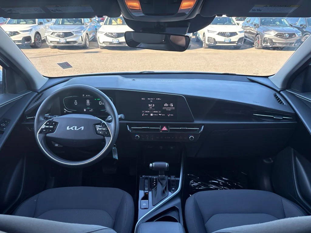 Used 2025 White Kia LX image 27