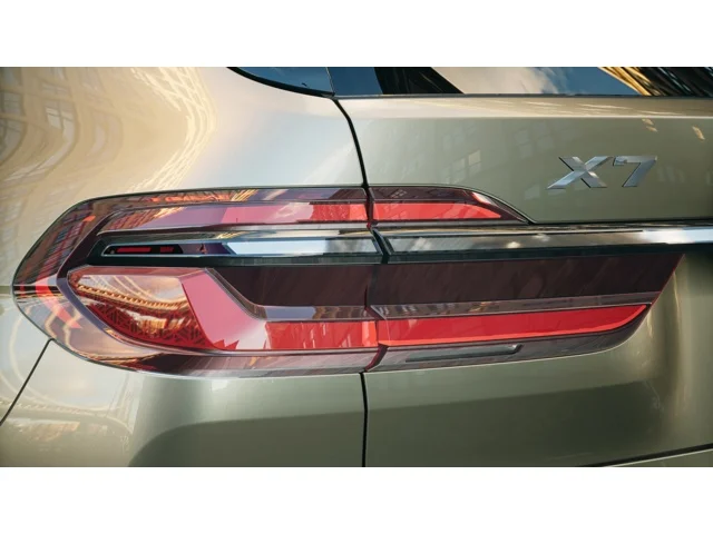 New 2027 Manhattan Green Metallic BMW  image 8