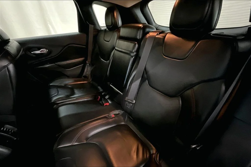 Used 2016 Black Jeep Trailhawk image 26