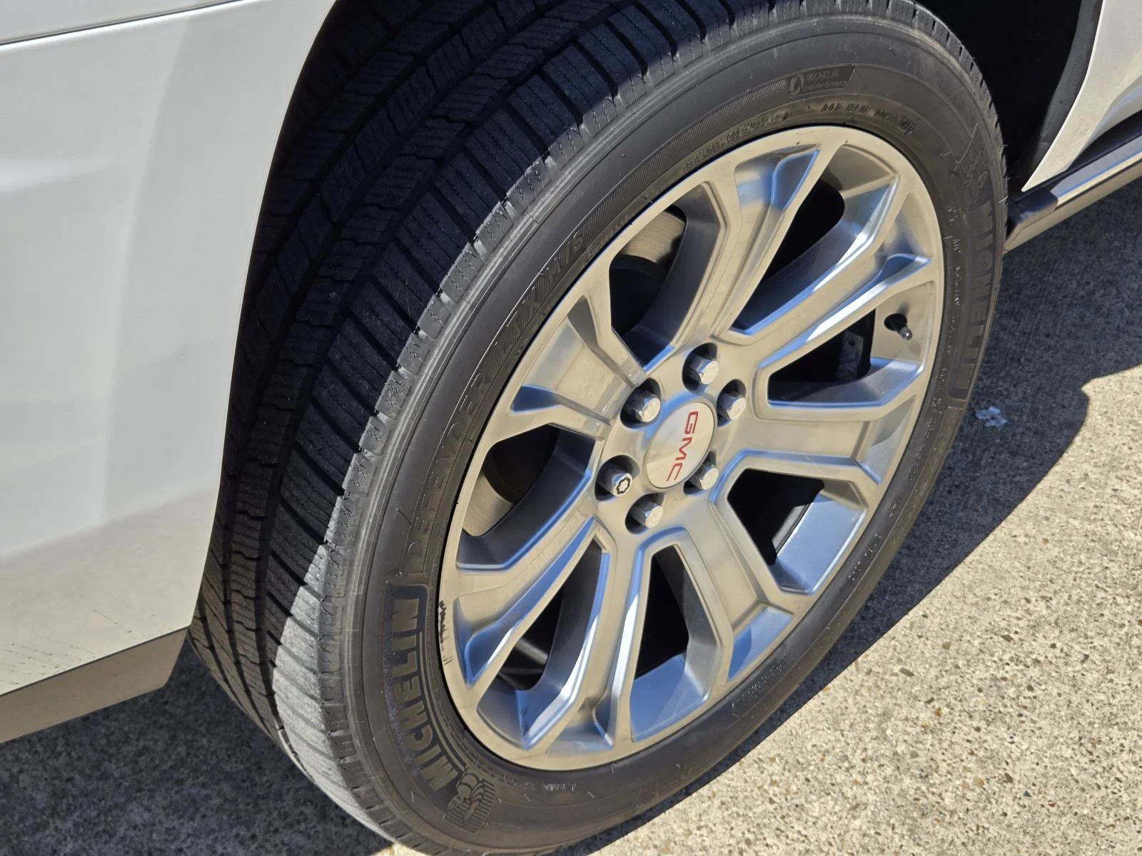 Used 2017 White Frost Tricoat GMC Denali image 11